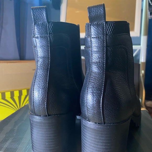 Lug Healed Booties - Picture 2 of 6